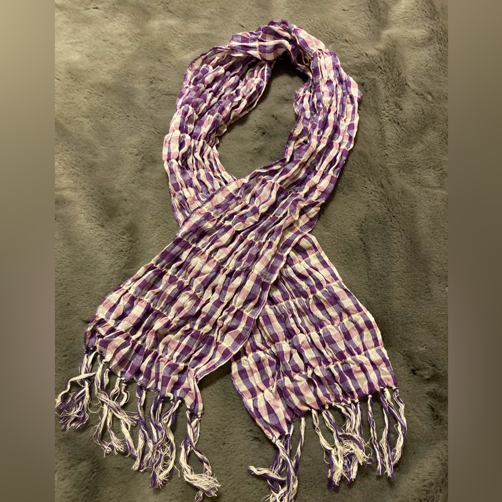 Ladies purple/white scarf